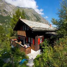 Wir haben es mit natürlichen materialien komplett saniert und als ferienhaus an exklusiver stelle für sie umgebaut. Die Schonsten Chalets In Der Schweiz Mieten Fewo Direkt