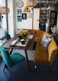 Colorful And Comfy Dining Area With Vintage Furniture Diningarea Vintagefurniture Dining Room Industrial Home Retro Home Decor