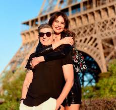 She became famous after she became pregnant with mick jagger's child while he was unofficially married to super model jerry hall. Luciana Gimenez Demite Cabeleireiro E Ele Dispara Se Eu Falar O Que Eu Ouvi Ela Vai Ter Que Sair Do Brasil Estrelando