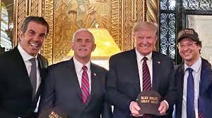 Maurício wajngarten, é um mestre e doutor em cardiologia pela universidade de são paulo (usp); Coronavirus President Donald Trump Handed Gift By Fabio Wajngarten Brazilian Press Secretary With Covid 19 World The Times
