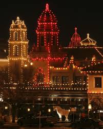 Plaza Lighting Ceremony First Official Plaza Lighting Ceremony Began In 1930 And Now Draws Country Club Plaza Holiday Lights Display Kansas City Missouri