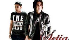 Posted on 4 december 2010 by chordgitarindonesia. Chord Kunci Gitar Dan Lirik Lagu Istana Bintang Setia Band Biarkan Orang Tertawa Tribun Solo