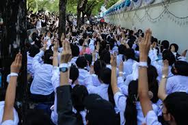 โพลช ปชช ส วนใหญ มองน กเร ยน ช 3 น ว ผ กโบว ขาว เป นส ทธ เสร ภาพการแสดงออก น ว