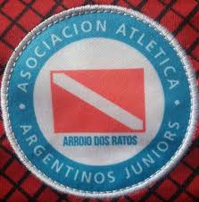A subtle chevron pattern rounds off the smart look alongside a custom logo honoring the 35th anniversary of the 1985 copa libertadores. Argentinos Juniors Home Facebook
