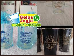 Gelas souvenir merupakan salah satu varian dari souvenir yang kami produksi dimana gelas merupakan alat yg paling sering kita gunakan untuk wadah saat minum. Souvenir Pernikahan Desain Gelas O8966848722o Wa Grosir Gelas Jogja Murah