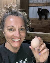 Really farming now!!! 🎉 First 4 farm fresh eggs laid at the ranch today!!  🙌🏻 Thanks to my cousins @missythompson1727 and Jim for the sweet hens and  handsome rooster! 💜