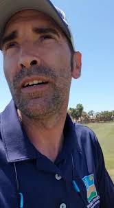 Aqui está Zachary LaPorte head greenkeeper explicando la nueva conversión  de césped de campo de golf Indiana en Desert Springs Resort. , Si quieres  saber algo más sobre la conversión no dudes en ...