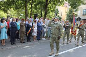 Ziua imnului naţional este sărbătorită astăzi, 29 iulie 2021, prin ceremonii organizate în iaşi, dar şi în garnizoanele din ţară, în cadrul cărora este intonat imnul naţional al româniei şi va fi înălţat drapelul naţional, informează ministerul apărării. Wnonoagdhr3psm