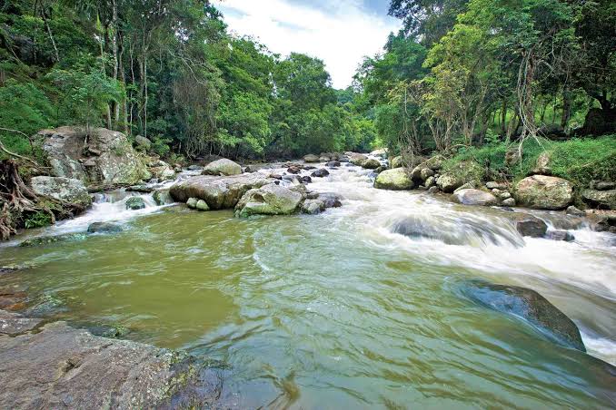 Belihuloya Kalu Ganga river gorge hill country A18 highway Sri Lanka