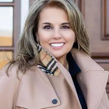 As the holiday season approaches, Ridgefield's real estate market remains  strong. Buyer interest remains high, and Ridgefield continues to attract  both local and out-of-state buyers. Median and average home prices in  Ridgefield