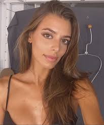 Paula Celieres, la hermanastra 'instagramer' de Adara Molinero que apareció  en la revista 'Hola'