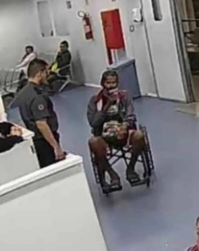Novas imagens obtidas pelo Metrópoles mostram as últimas horas de Vilmar  Pereira da Silva, 49 anos, com vida dentro da Unidade de Pronto Atendimento  (UPA) do Recanto das Emas. O homem morreu