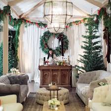 From beautiful modern looks to sparkle and glam, there's an easy holiday table for every taste. 17 Christmas Wedding Ideas That Ll Put You In The Holiday Spirit
