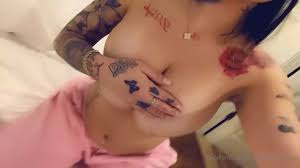 Vídeo filtrado de Bhad Bhabie sin camisa con 180 dólares en Onlyfans PPV -  Dale Porno