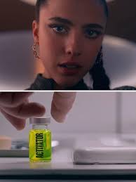 Leslie Latimer's Instagram, Twitter & Facebook