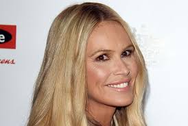 Elle Macpherson topless : à 58 ans, elle dévoile sa poitrine et son corps à  la plage… La Supermodel des années 90 est renversante