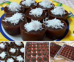Ia lazimnya berbentuk cawan kecil dengan sedikit lubang atau lompang di bahagian tengah. Cara Mudah Buat Kuih Lompang Kampung Yang Lembut Sedap