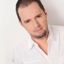 Hi all. Can you still take photos with the parrots at Flamingo? We are here  now and haven't seen them. Thank you