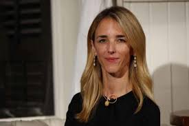 A las 12 de la mañana de este lunes finaliza el plazo para que los grupos ramón moreno, portavoz del pp en la comisión mixta de rtve, ha calificado de espectáculo. Asi Es Cayetana Alvarez De Toledo La Nueva Portavoz Del Pp En El Congreso Lifestyle