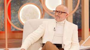 Com o verão à porta, o apresentador da tvi decidiu remodelar a zona da. Manuel Luis Goucha Faz Confidencia Sobre Contrato Na Tvi