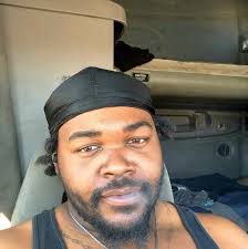 Who is available to retwist dreads in Little Rock?