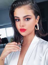 Thinking Of Going Shorter Here Are 60 Short Hairstyles To Inspire You Wet Look Hair Selena Gomez Hair Selena Gomez Short Hair
