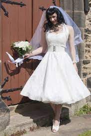 As the dress is short, it won't get soiled or wet and it will be lightweight and easy to wear the whole day. 20 Of The Most Vintage Tea Length Wedding Dresses For Older Bride Lace Swing Dress 1950s Wedding Dress Rockabilly Wedding Dresses