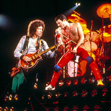 Rumors swirled about an impending breakup, but it turned out the break was brought on by a painful marital divorce for guitarist brian may (who subsequently battled depression and contemplated suicide), and freddie mercury being diagnosed with aids. Brian May And Freddie Mercury On Stage In Early 80s Freddie Mercury Queen Brian May Brian May