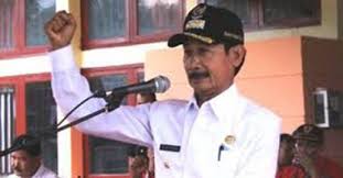 Maka beruntunglah anda sekarang membaca artikel ini! Goriau Bupati Solok Selatan Janji Beri Hadiah Rp25 Juta Bagi Yang Tahu Keberadaan Pembunuh Nenek Gustinar