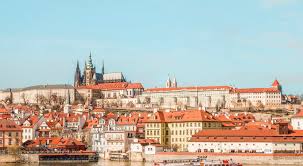 Przyciąga uwagę delikatnymi architektonicznymi liniami, barwną secesyjną. Vxwohvkrizxl M