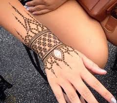 1001 Tattoo Ideen Einzigartige Korperverzierung Henna Tattoo Hand Henna Tattoo Ideen Tattoos Frauen