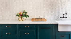 Consigue unos muebles actualizados sin esfuerzo y muy económicos. 15 Inspiradoras Cocinas Con Armarios Pintados Y Como Hacerlo