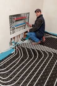 In A Hydronic Radiant Floor Heating System Pex Tubing Carries The Fluid Heated By The Boiler Instalacoes Hidraulicas Projeto Casa De Campo Construcao De Casas