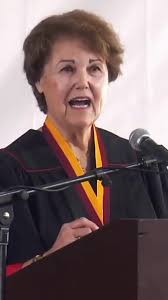 Shari Thorell, chair of the USC Leonard Davis School Board of Councilors,  shared words of wisdom with the graduating class of 2023 #uscgrad  #uscgerograd