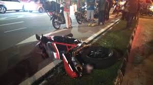 Persatuan superbikers malaysia ditubuhkan oleh peminat dan penunggang motosikal berkuasa besar di malaysia. Singaporean Killed In Motorcycle Crash In Malaysia Cna
