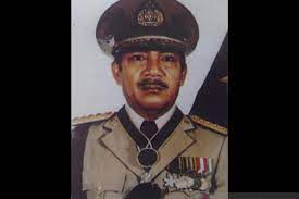 Son of ādam, you will never find the reality of īmān as long as you fault people for doing what you yourself are guilty of, until you clear yourself of that fault and correct it. Mengenal Bapak Satpam Indonesia Jenderal Polisi Awaloedin Djamin Antara News