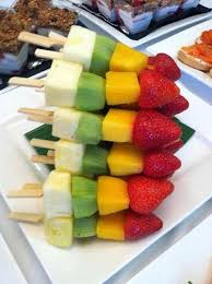 Fruit Kabobs What A Great Idea Www Fourcorners Com Recettes De Cuisine Cuisine Et Boissons Nourriture
