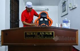 4 isteri iring jenazah suami ke kubur almarhum datuk seri abu hassan din al hafiz. Pesanan Terakhir Abu Hassan Din