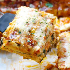 Creamy Tomato Lasagna Florentine Pinch Of Yum Recipe Best Lasagna Recipe Giada Recipes Food Network Recipes