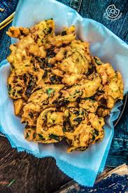 Crispy Aloo Palak Pakora Recipe Spinach Potato Fritters Recipe Pakora Recipes Potato Fritters Fritter Recipes