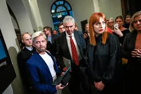 Medieprofilen cissi wallin anklaget journalisten fredrik virtanen for voldtekt høsten 2017. Rattegangen Mot Cissi Wallin Folj Fredrik Virtanen Malet Har Svd