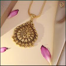 Collier en or à breloques