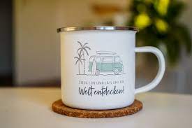 Egal ob als kaffeetasse, trinkbecher aus emaille oder camping mug. Emailletasse Roadtrip Bulli Und Palmen Weltverliebt Shop