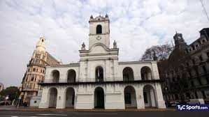 El 19, los criollos reclamaron la organización de un cabildo abierto para decidir el destino del gobierno local, desafiando al virrey. Fin De Semana Largo Por El 25 De Mayo Que Dias Es Y Por Que Tyc Sports