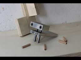 Dima Per Spinatura Legno Fai Da Te Homemade Doweling Jig Youtube Dowel Jig Diy Router Homemade Tools