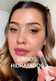 PINK DRIP: El Rosa Perfecto para Labios Hidratados