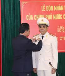 Thiếu tướng võ trọng hải, giám đốc công an nghệ an, được giới thiệu để hđnd tỉnh hà tĩnh bầu làm chủ tịch ubnd tỉnh hà tĩnh. Ä'áº¡i Ta Vo Trá»ng Háº£i Giam Ä'á»'c Cong An Tá»‰nh Ha TÄ©nh Nháº­n Huy ChÆ°Æ¡ng Phat Triá»ƒn Cá»§a Chinh Phá»§ Lao Cong An Ha TÄ©nh