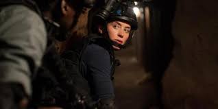 Emily olivia leah blunt was born on 23 february 1983 in the london borough of wandsworth, the second of four children born to joanna, a former actress and teacher, and barrister oliver blunt, qc. Film Sicario Emily Blunt Im Kampf Gegen Drogenschmuggel Maz Markische Allgemeine