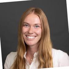 I'm thrilled to share that I'll be joining Senator Mike Lee's Washington,  D.C. office this summer as a Senate intern! I'm excited for the opportunity  to learn from an incredible team, contribute