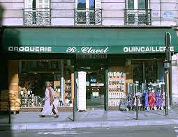 Dans La Quincaillerie Le Quincaillier Ou La Quincailliere Vend Des Clous Et Des Vis Poste